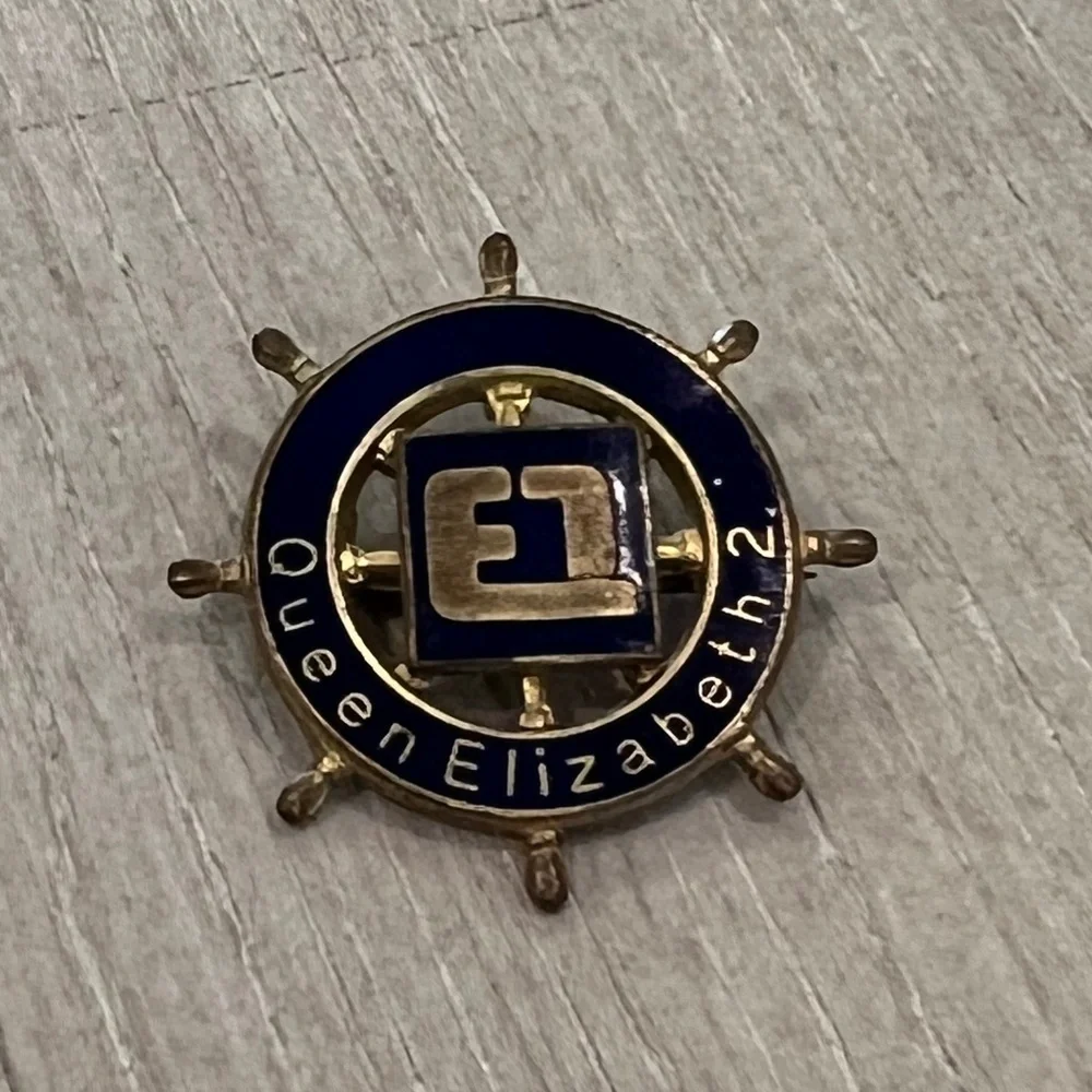 Queen Elizabeth II QE2 Pin Brooch Enamel